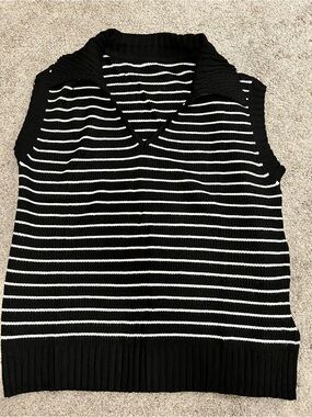 Yousify Black & White Striped Sleeveless V-Neck Sweater Fall Winter Layer L NWT